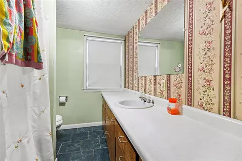 Bath - 928 Emerson, Ithaca, MI 48847 photo 1 of 2