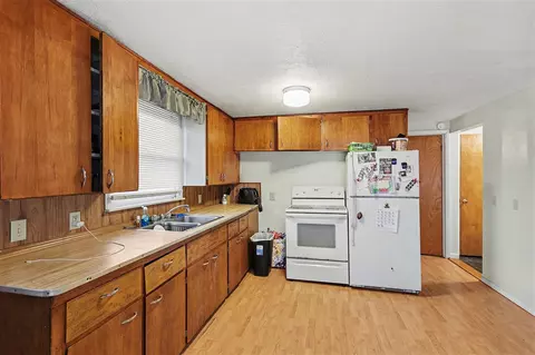 Kitchen - 928 Emerson, Ithaca, MI 48847 photo 2 of 3