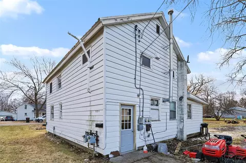 Exterior - 928 Emerson, Ithaca, MI 48847 photo 3 of 7