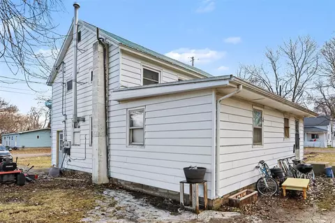 Exterior - 928 Emerson, Ithaca, MI 48847 photo 4 of 7