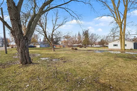 Exterior - 928 Emerson, Ithaca, MI 48847 photo 6 of 7