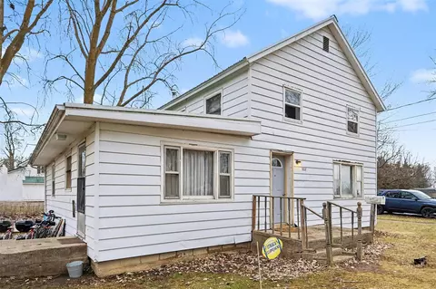 Exterior - 928 Emerson, Ithaca, MI 48847 photo 5 of 7