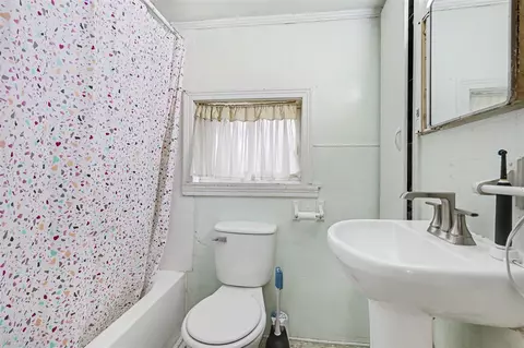 Bath - 928 Emerson, Ithaca, MI 48847 photo 2 of 2