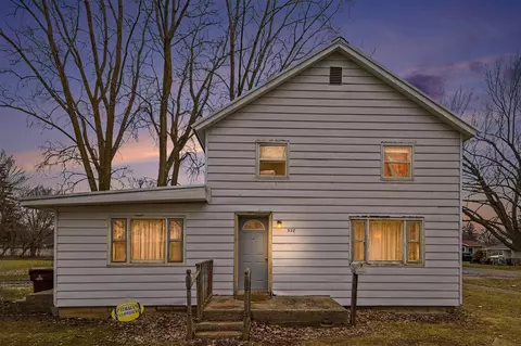 Exterior - 928 Emerson, Ithaca, MI 48847 photo 2 of 7