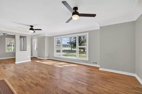 Living - 3304 Spring Arbor, Jackson, MI 49203 photo 7 of 9