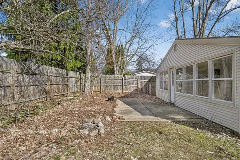 Exterior - 3304 Spring Arbor, Jackson, MI 49203 photo 5 of 8