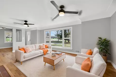 Living - 3304 Spring Arbor, Jackson, MI 49203 photo 8 of 9