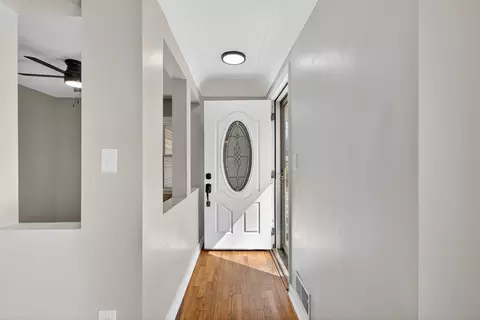 Entry Way - 3304 Spring Arbor, Jackson, MI 49203 photo 3 of 7