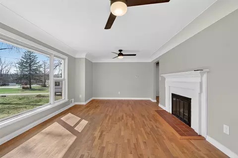 Living - 3304 Spring Arbor, Jackson, MI 49203 photo 3 of 9
