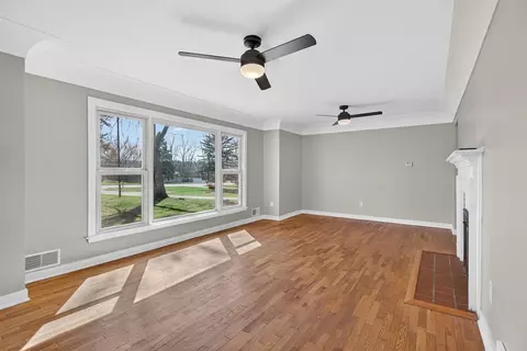 Living - 3304 Spring Arbor, Jackson, MI 49203 photo 6 of 9