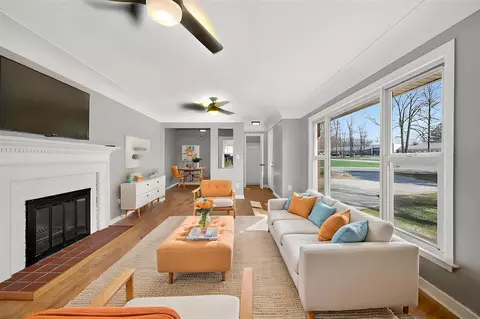 Living - 3304 Spring Arbor, Jackson, MI 49203 photo 9 of 9