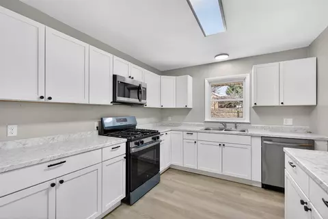 Kitchen - 3304 Spring Arbor, Jackson, MI 49203 photo 3 of 7