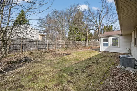 Exterior - 3304 Spring Arbor, Jackson, MI 49203 photo 6 of 8