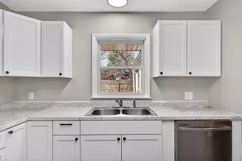 Kitchen - 3304 Spring Arbor, Jackson, MI 49203 photo 2 of 7