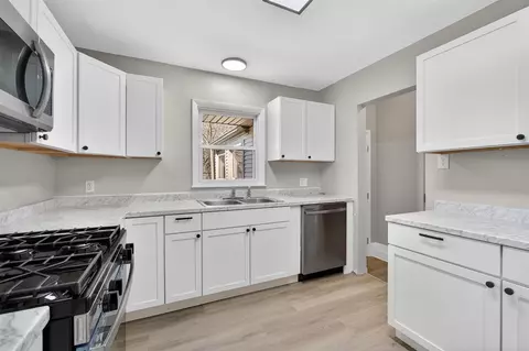 Kitchen - 3304 Spring Arbor, Jackson, MI 49203 photo 6 of 7