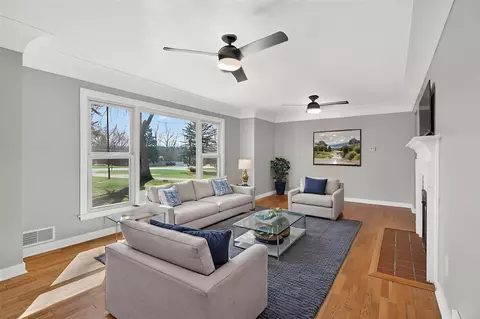 Living - 3304 Spring Arbor, Jackson, MI 49203 photo 1 of 9