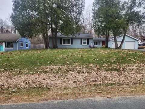 8778 E Gull Lk, Augusta, MI 49012