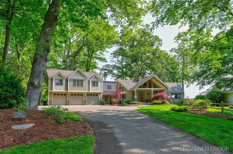 945 N Baywood, Holland, MI 49424