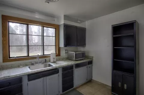 Kitchen - 4491 S Jackson, Jackson, MI 49201 photo 4 of 4