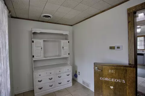Entry Way - 4491 S Jackson, Jackson, MI 49201 photo 3 of 15