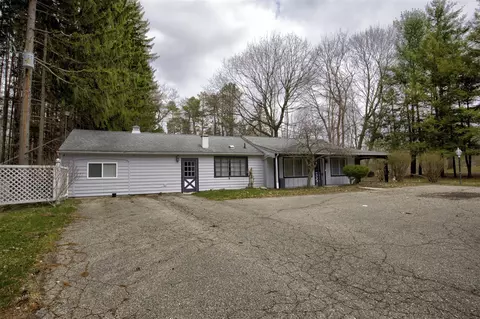 Exterior - 4491 S Jackson, Jackson, MI 49201 photo 4 of 9