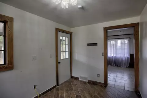 Entry Way - 4491 S Jackson, Jackson, MI 49201 photo 11 of 15
