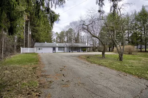 Exterior - 4491 S Jackson, Jackson, MI 49201 photo 8 of 9