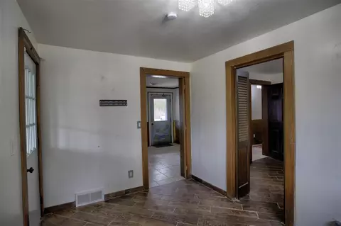 Entry Way - 4491 S Jackson, Jackson, MI 49201 photo 12 of 15