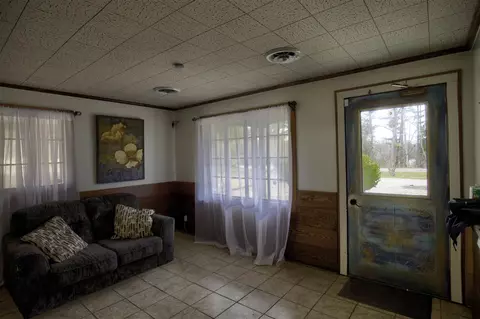 Entry Way - 4491 S Jackson, Jackson, MI 49201 photo 1 of 15