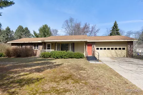 17075 Lakeview, Holland, MI 49424