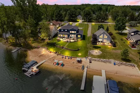 7140 Holiday, Canadian Lakes, MI 49346