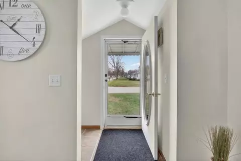 Entry Way - 3020 Chippewa, Jackson, MI 49202 photo 1 of 5