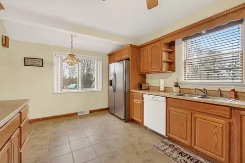 Kitchen - 3020 Chippewa, Jackson, MI 49202 photo 4 of 6