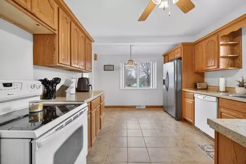 Kitchen - 3020 Chippewa, Jackson, MI 49202 photo 1 of 6