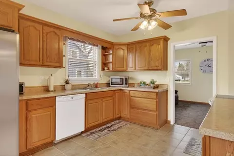 Kitchen - 3020 Chippewa, Jackson, MI 49202 photo 6 of 6