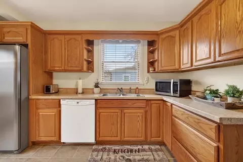 Kitchen - 3020 Chippewa, Jackson, MI 49202 photo 2 of 6