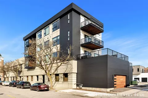 300 Washington UNIT 16, Grand Haven, MI 49417