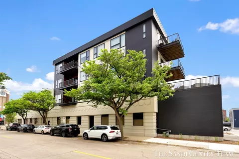 300 Washington UNIT 16, Grand Haven, MI 49417