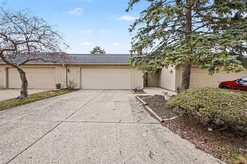 42565 Eldon #56, Clinton Township, MI 48038