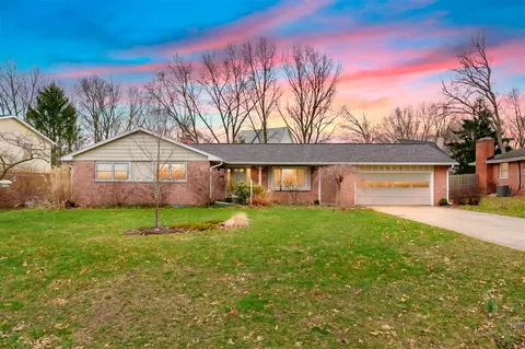 1517 Royal Oak, Portage, MI 49024