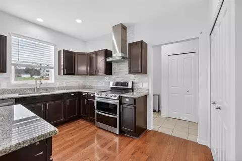 Kitchen - 820 Tanglewood, Jackson, MI 49203 photo 1 of 4