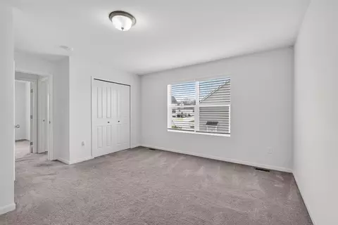 Bedroom - 820 Tanglewood, Jackson, MI 49203 photo 6 of 9