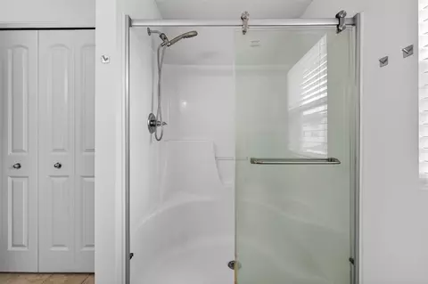 Bath - 820 Tanglewood, Jackson, MI 49203 photo 2 of 4