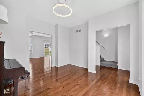 Entry Way - 820 Tanglewood, Jackson, MI 49203 photo 5 of 7