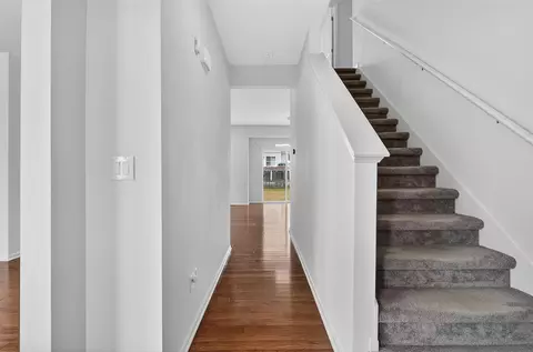 Entry Way - 820 Tanglewood, Jackson, MI 49203 photo 2 of 7