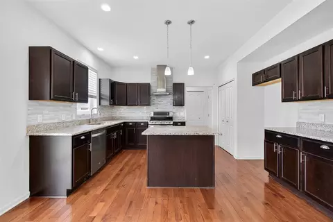 Kitchen - 820 Tanglewood, Jackson, MI 49203 photo 4 of 4