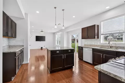 Kitchen - 820 Tanglewood, Jackson, MI 49203 photo 3 of 4