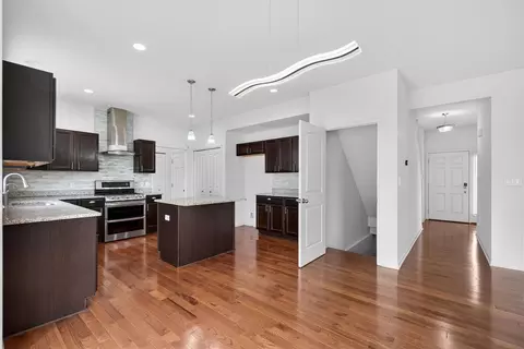 Entry Way - 820 Tanglewood, Jackson, MI 49203 photo 3 of 7