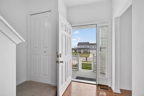Entry Way - 820 Tanglewood, Jackson, MI 49203 photo 1 of 7