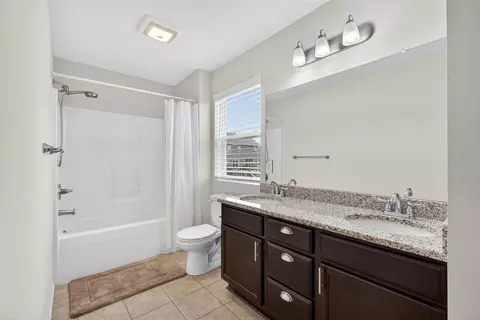 Bath - 820 Tanglewood, Jackson, MI 49203 photo 3 of 4
